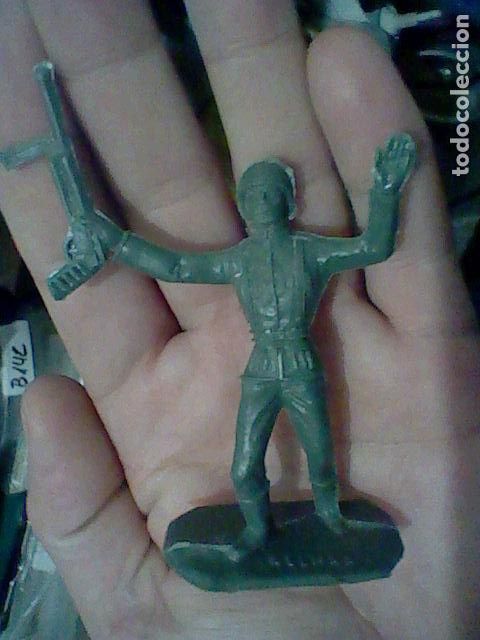 Figure di Gomma e PVC: ALEMAN SOLDADO RENDICION  FIGURA PL&Aacute;STICO VERDE  8 CMS ALTO ANTIGUA 70&acute;S 1052