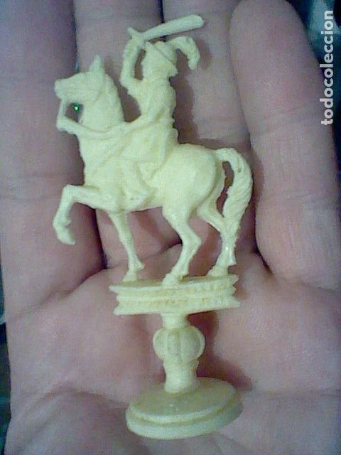 Gummi- und PVC-Figuren: CABALLO PLASTICO NEGRO AJEDREZ  C8MS ALTO REIGON CREO