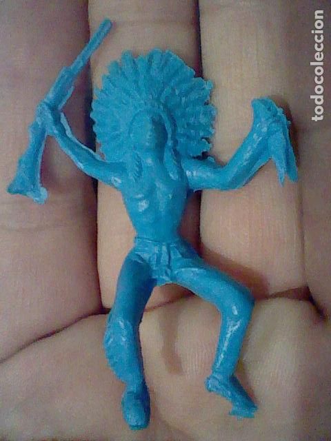 Figuras de Goma y PVC: INDIO JINETE PLUMAS PLASTICO FIGURA ANTIGUO 70&acute;S FUSIL 6 CMS ALTO CUCHILLO Y FUSIL