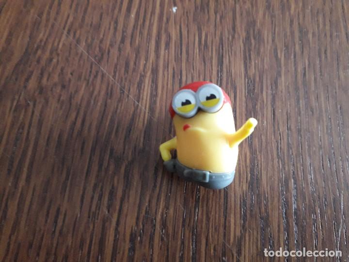 Figuras de goma y PVC: figura de minion. - Foto 1