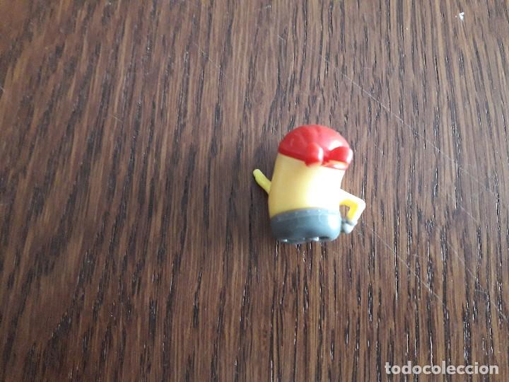 Figuras de goma y PVC: figura de minion. - Foto 2