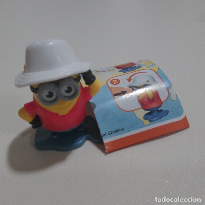 Kinder &Uuml;berraschung: mu&ntilde;eco figura miniatura gru ferrero bpz papel minion kinder turista turismo
