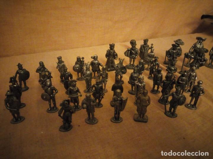 Figuras de Goma y PVC: lote de 32 dunkin kinder metal soldados,6 de ediciones atlas y 2 de westair,total 40 piezas - Foto 2 - 193044648
