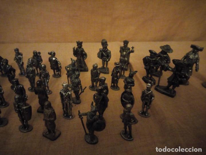 Figuras de Goma y PVC: lote de 32 dunkin kinder metal soldados,6 de ediciones atlas y 2 de westair,total 40 piezas - Foto 3 - 193044648