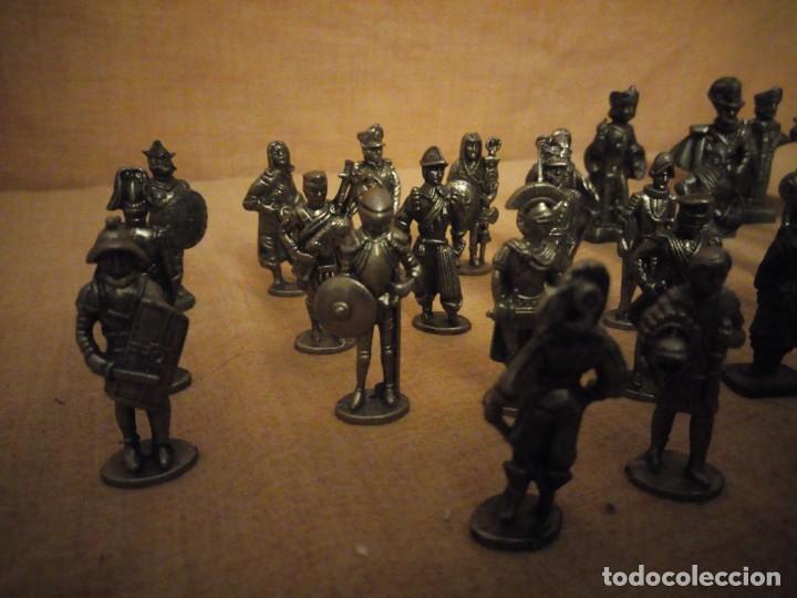 Figuras de Goma y PVC: lote de 32 dunkin kinder metal soldados,6 de ediciones atlas y 2 de westair,total 40 piezas - Foto 6 - 193044648