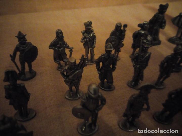 Figuras de Goma y PVC: lote de 32 dunkin kinder metal soldados,6 de ediciones atlas y 2 de westair,total 40 piezas - Foto 7 - 193044648