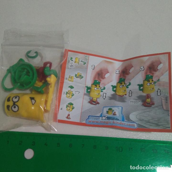Figuras de Goma Kinder: kinder cubo basura mu&ntilde;eco montable completo bpz papel reciclaje reciclado