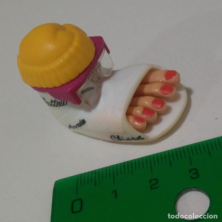 Figuras de Goma Kinder: kinder pie vendado vendaje lisiado mu&ntilde;eco figura gorro montable