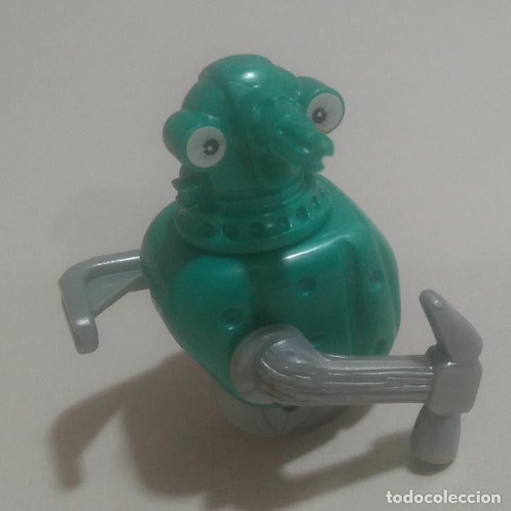Figuras de goma Kinder: kinder robot herramientas androide android mu&ntilde;eco robotico k02 42 - Foto 1