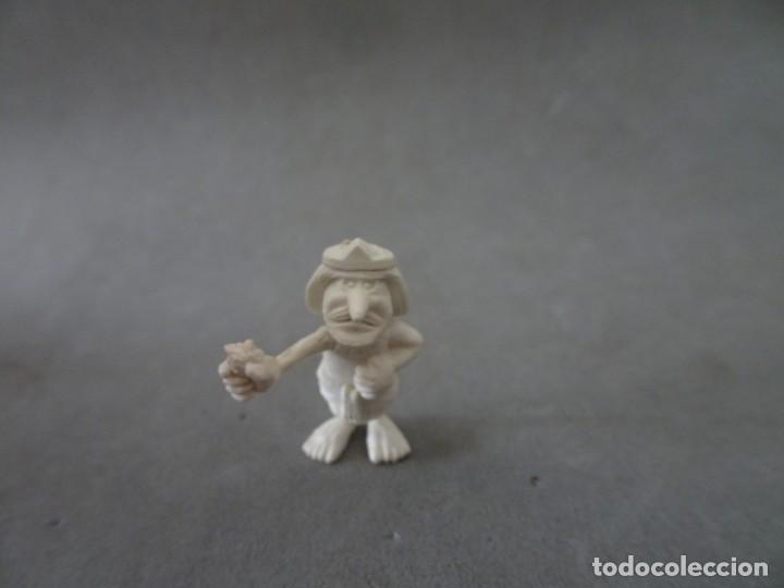 Figuras de goma y PVC: Dunkin figura Asterix blanco raro - Foto 1