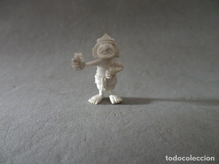 Figuras de goma y PVC: Dunkin figura Asterix blanco raro - Foto 1