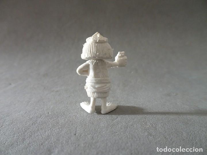 Figuras de goma y PVC: Dunkin figura Asterix blanco raro - Foto 2