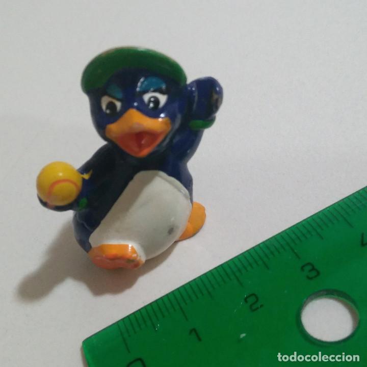 Figure di Gomma e PVC: kinder pingu playa tenis pingui monobloc