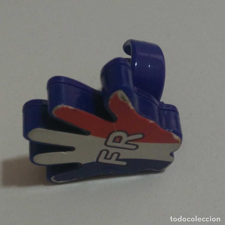 Figure di Gomma e PVC: anillo mano francia futbol kinder ferrero