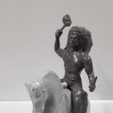 Figuras de Goma y PVC: GUERRERO INDIO A CABALLO . REALIZADO EN PLASTICO INFLADO . JUGUETE KIOSCO AÑOS 60 / 70. Lote 194297668