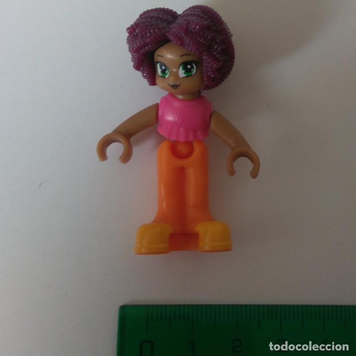 Kinder Figures: figura kinder mu&ntilde;eca afro ni&ntilde;a chica