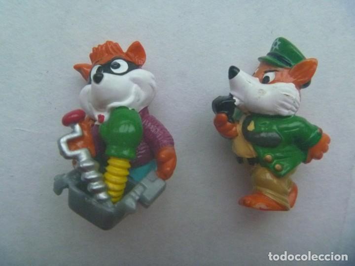 Figure di Gomma e PVC: LOTE DE 2 FIGURAS DE KINDER,  COLECCION ZORROS : POLICIA Y LADRON