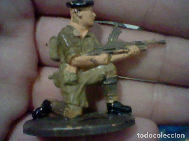 Figuras de Borracha e PVC: SOLDADO PL&Aacute;STICO  BRIT&Aacute;NICO GUERRA MUNDIAL PINTADO FUSIL RODILLAS  4,4  CMS ALTO