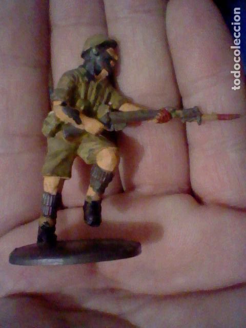 Figuras de Borracha e PVC: SOLDADO PL&Aacute;STICO BRIT&Aacute;NICO CARGA  FUSIL PANTALON CORTO GUERRA MUNDIAL  PINTADO 6 CMS ALTO