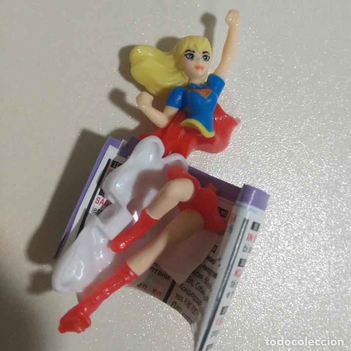 Kinder Figures: kinder SE super heroina super woman mu&ntilde;eca marvel hero girl mu&ntilde;eca abeja bpz papel
