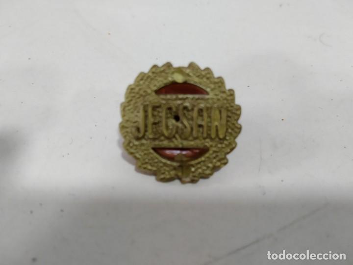 Figuras de goma y PVC: ANTIGUO PIN DE MU&Ntilde;ECOS JECSAN - Foto 1