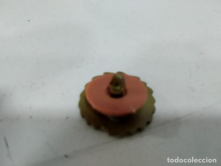 Figuras de goma y PVC: ANTIGUO PIN DE MU&Ntilde;ECOS JECSAN - Foto 2