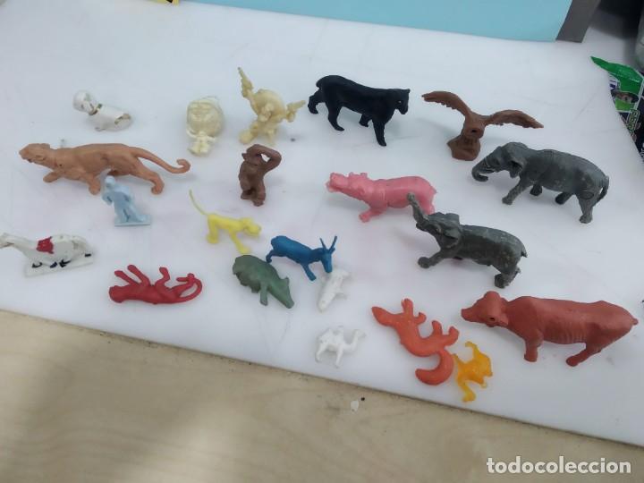 Figuras de goma y PVC: LOTE DE FIGURITAS DUNKIN - Foto 1