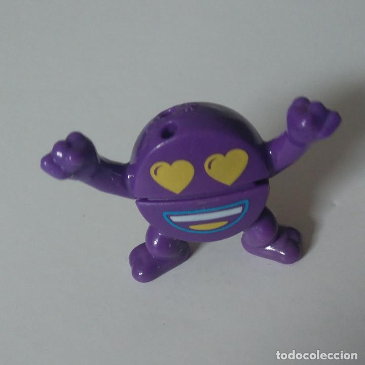 Kinder Figures: kinder emojoy emoji  enamorado amor