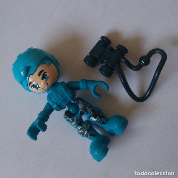 Kinder Figures: figura kinder prismaticos camuflaje mu&ntilde;eco paintball miniatura