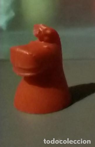 Figuras de goma y PVC: CABALLO ROJO AJEDREZ DUNKIN - Foto 1