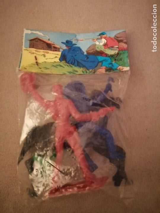 Figuras de goma y PVC: ANTIGUA BOLSA DE INDIOS Y VAQUEROS - Foto 3