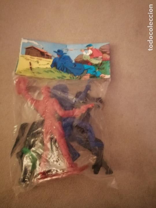 Figuras de goma y PVC: ANTIGUA BOLSA DE INDIOS Y VAQUEROS - Foto 1