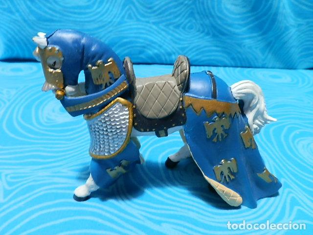 Figuras de goma y PVC: CABALLO MEDIEVAL DE PAPO, 2004 - Foto 1