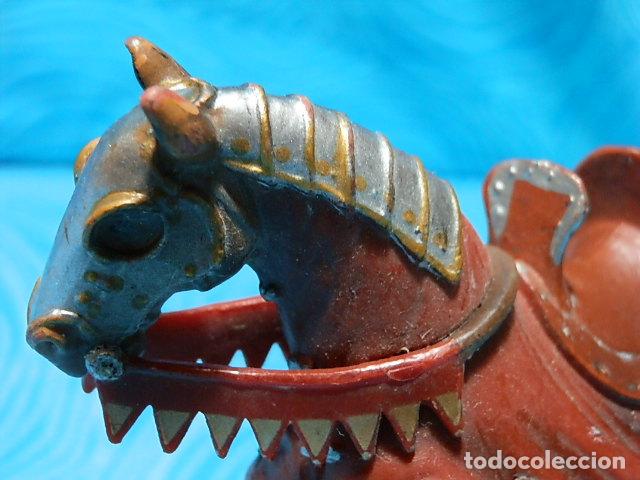 Figuras de goma y PVC: CABALLO MEDIEVAL DE SCHLEICH, FLOR DE LIS, 2003 - Foto 2