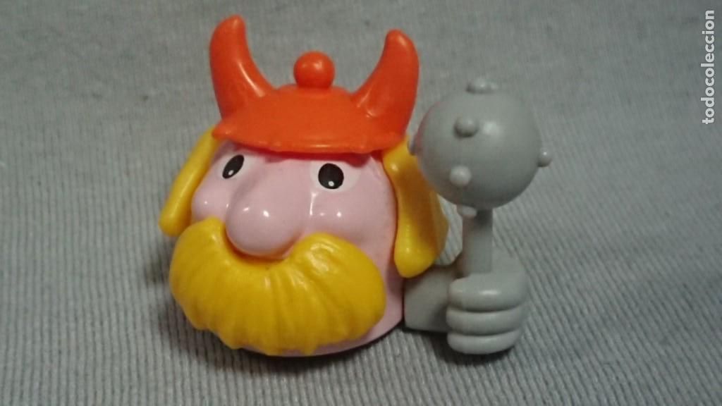 Kinder Figures: FIGURA MU&Ntilde;ECO VIKINGO ANDADOR PROMOCIONAL KINDER FERRERO