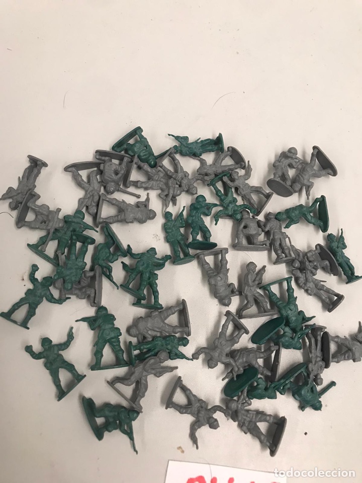 Figuras de goma y PVC: Lote de figuras de pl&aacute;stico - Foto 2