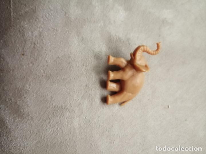 Figuras de goma y PVC: FIGURA DUNKIN - Foto 2