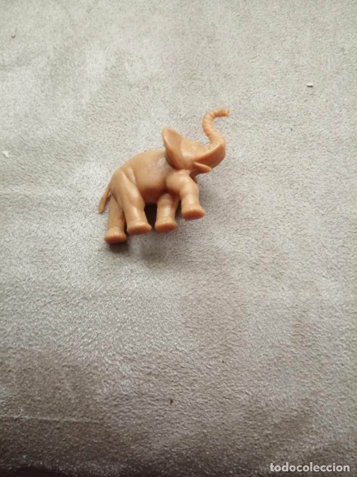 Figuras de goma y PVC: FIGURA DUNKIN - Foto 1