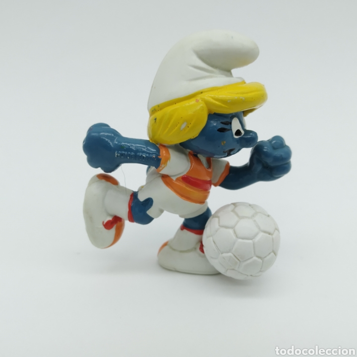 Figuras de Goma y PVC: Pitufina jugando a fútbol, futbolista - PEYO 1983 - Foto 1 - 198342847