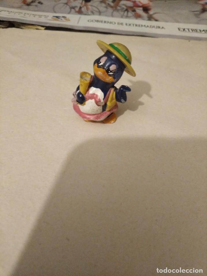 Figuras de goma y PVC: Kinder figura ping&uuml;ino - Foto 1