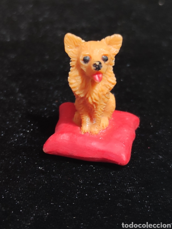 Figuras de goma y PVC: Figura de perro sentado.Milto 1993
