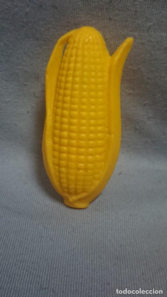 Figuras de Goma y PVC: PINZA CON FORMA MAIZ DE DANONE