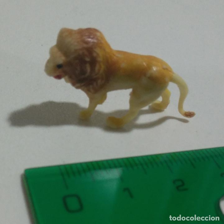Gummi- und PVC-Figuren: figura plastico miniatura leon lion animal mini escala selva