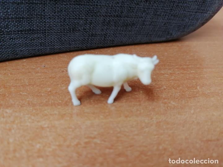 Figuras de goma y PVC: MU&Ntilde;ECO DUNKIN ( TORO BLANCO ) - Foto 1