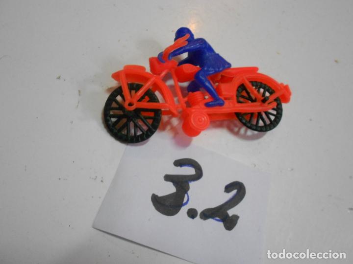 Figuras de goma y PVC: MOTORISTA EN HARLEY DAVIDSON - Foto 1
