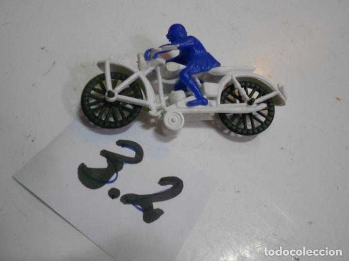 Figuras de goma y PVC: MOTORISTA EN HARLEY DAVIDSON - Foto 1