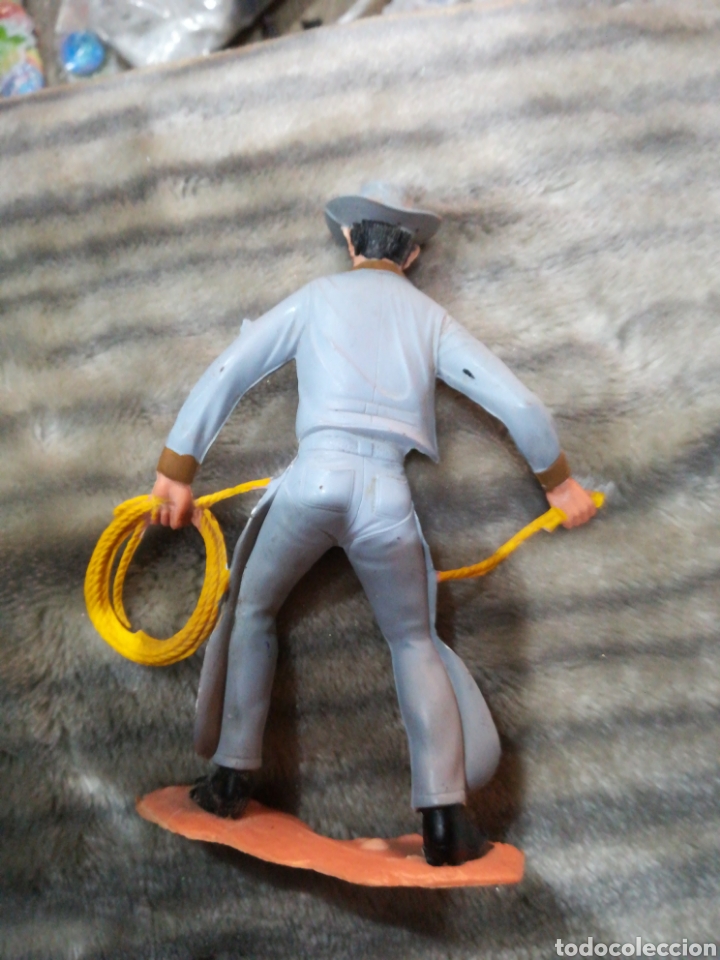 Figuras de goma y PVC: Vaquero grande pvc vaqueros y indios - Foto 2