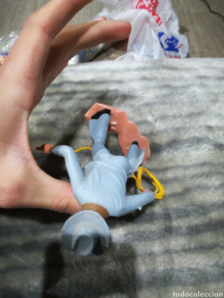 Figuras de goma y PVC: Vaquero grande pvc vaqueros y indios - Foto 4