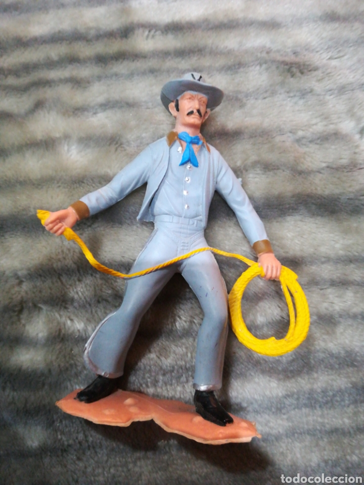 Figuras de goma y PVC: Vaquero grande pvc vaqueros y indios - Foto 1
