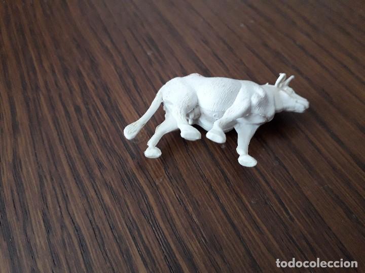 Figuras de goma y PVC: figura de pl&aacute;stico de Vaca - Foto 3